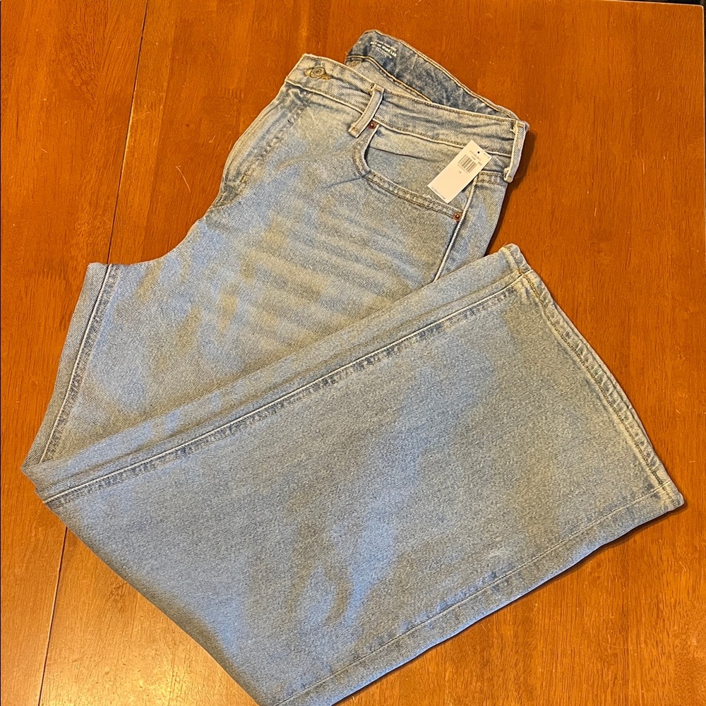 Old Navy Extra Sky-Hi Wide Leg Jeans with Secret Smooth Pockets. Size 14